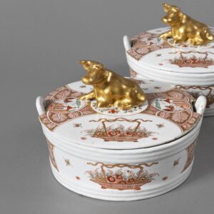 A pair of Dutch Delft doré round butter tubs with cover with a gilded lying cow detail