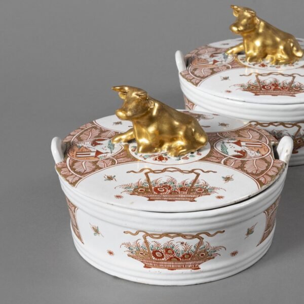 A pair of Dutch Delft doré round butter tubs with cover with a gilded lying cow detail