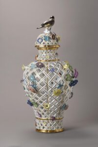 Meissen vase reverse